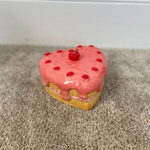 NWOT Love & Cupcakes Ceramic Glossy Valentine's Day Faux Cake With Cherry